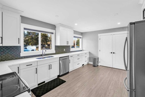 2046 33 Street Se, Calgary, AB - Indoor Photo Showing Kitchen With Upgraded Kitchen