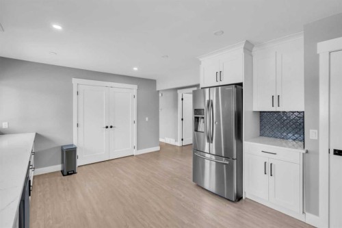 2046 33 Street Se, Calgary, AB - Indoor Photo Showing Kitchen