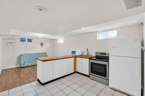2046 33 Street Se, Calgary, AB - Indoor