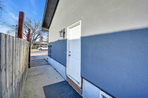 2046 33 Street Se, Calgary, AB - Outdoor
