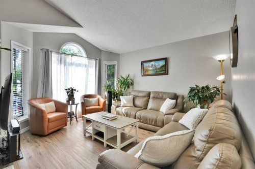 7237 Laguna Way Ne, Calgary, AB - Indoor Photo Showing Living Room