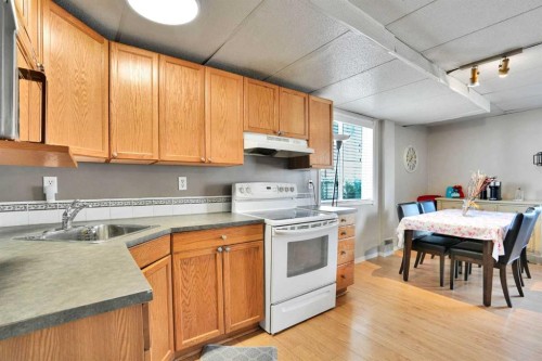 7237 Laguna Way Ne, Calgary, AB - Indoor Photo Showing Kitchen