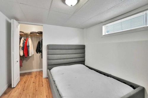 7237 Laguna Way Ne, Calgary, AB - Indoor Photo Showing Bedroom