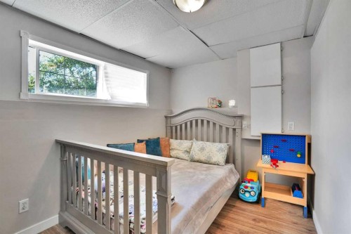 7237 Laguna Way Ne, Calgary, AB - Indoor Photo Showing Bedroom