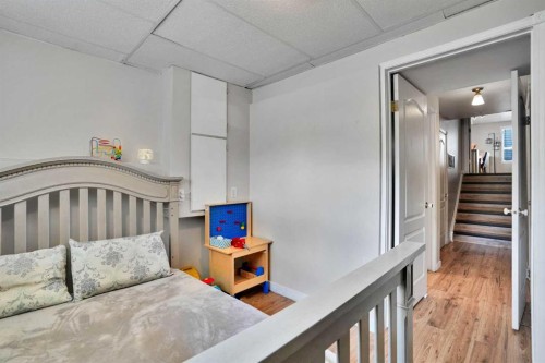 7237 Laguna Way Ne, Calgary, AB - Indoor Photo Showing Bedroom