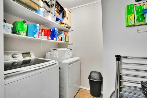 7237 Laguna Way Ne, Calgary, AB - Indoor Photo Showing Laundry Room