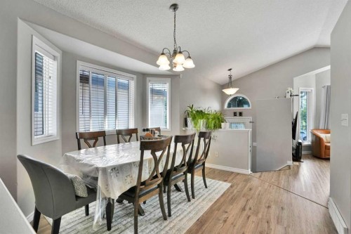 7237 Laguna Way Ne, Calgary, AB - Indoor Photo Showing Dining Room
