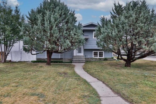 527 2 Street NORTH Vulcan, AB T0L 2B0