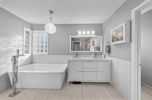 501 Patterson View Sw, Calgary, AB - Indoor Photo Showing Bathroom
