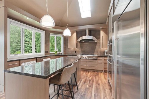120 Lynx Ridge Road Nw, Calgary, AB - Indoor Photo Showing Kitchen With Upgraded Kitchen