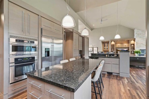 120 Lynx Ridge Road Nw, Calgary, AB - Indoor Photo Showing Kitchen With Upgraded Kitchen