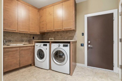 120 Lynx Ridge Road Nw, Calgary, AB - Indoor Photo Showing Laundry Room