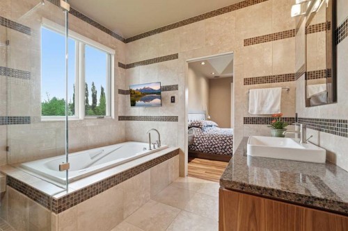 120 Lynx Ridge Road Nw, Calgary, AB - Indoor Photo Showing Bathroom
