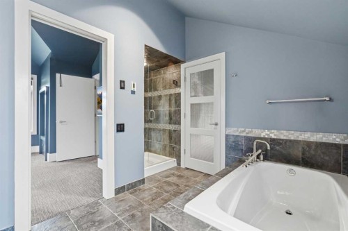 120 Lynx Ridge Road Nw, Calgary, AB - Indoor Photo Showing Bathroom