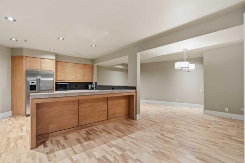 120 Lynx Ridge Road Nw, Calgary, AB - Indoor Photo Showing Kitchen