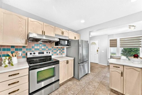 76-388 Sandarac Drive Nw, Calgary, AB - Indoor Photo Showing Kitchen