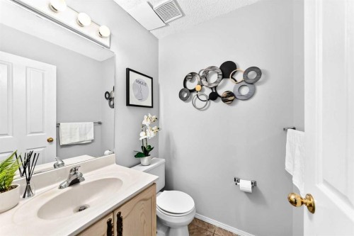 76-388 Sandarac Drive Nw, Calgary, AB - Indoor Photo Showing Bathroom