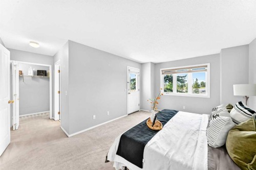 76-388 Sandarac Drive Nw, Calgary, AB - Indoor Photo Showing Bedroom