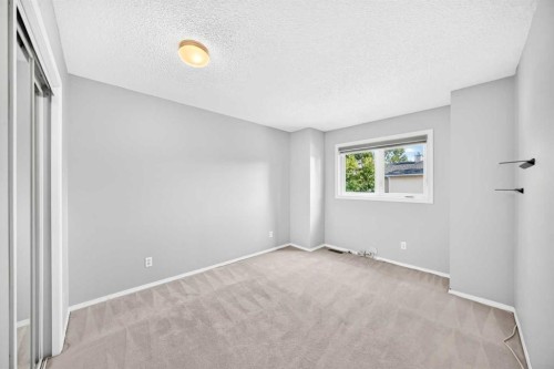76-388 Sandarac Drive Nw, Calgary, AB - Indoor Photo Showing Other Room
