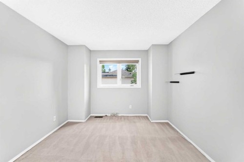 76-388 Sandarac Drive Nw, Calgary, AB - Indoor Photo Showing Other Room