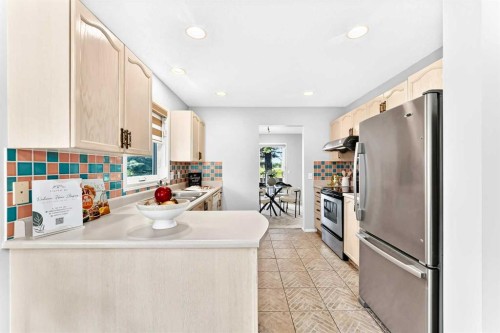 76-388 Sandarac Drive Nw, Calgary, AB - Indoor Photo Showing Kitchen