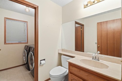 61 Shannon Crescent Sw, Calgary, AB - Indoor Photo Showing Other Room
