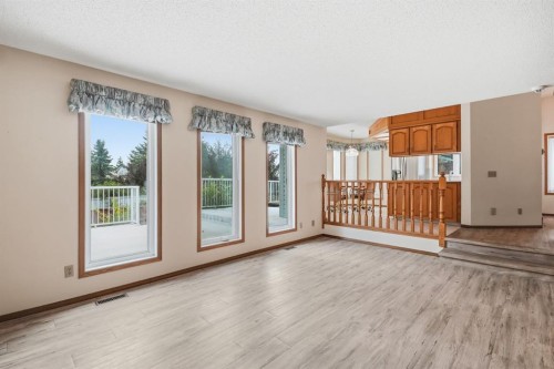 61 Shannon Crescent Sw, Calgary, AB - Indoor Photo Showing Other Room