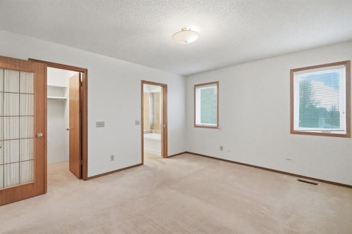 61 Shannon Crescent Sw, Calgary, AB - Indoor Photo Showing Other Room
