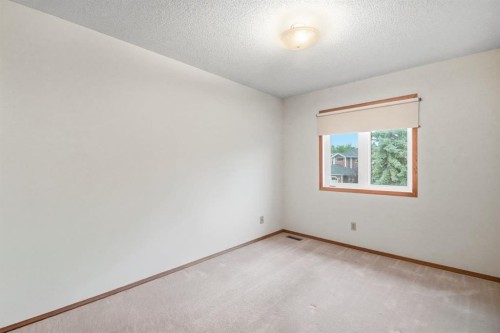 61 Shannon Crescent Sw, Calgary, AB - Indoor Photo Showing Other Room