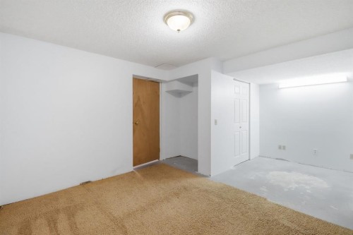 61 Shannon Crescent Sw, Calgary, AB - Indoor Photo Showing Other Room
