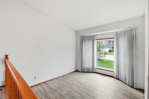 61 Shannon Crescent Sw, Calgary, AB - Indoor Photo Showing Other Room