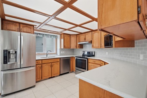 61 Shannon Crescent Sw, Calgary, AB - Indoor Photo Showing Kitchen