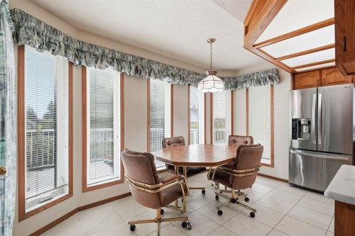 61 Shannon Crescent Sw, Calgary, AB - Indoor Photo Showing Dining Room