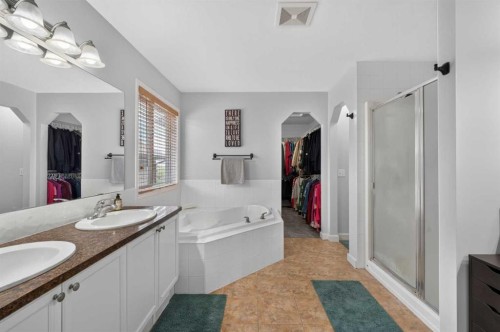 21 Morningside Bay Sw, Airdrie, AB - Indoor Photo Showing Bathroom