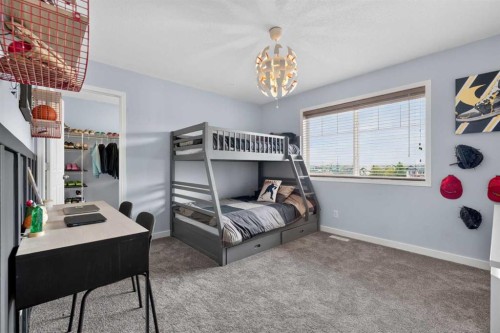 21 Morningside Bay Sw, Airdrie, AB - Indoor Photo Showing Bedroom