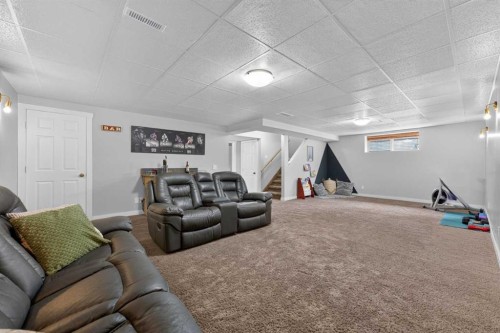 21 Morningside Bay Sw, Airdrie, AB - Indoor Photo Showing Other Room