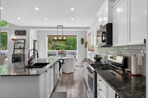 21 Morningside Bay Sw, Airdrie, AB - Indoor Photo Showing Kitchen With Double Sink With Upgraded Kitchen