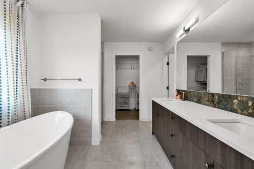 406 Rowley Way Nw, Calgary, AB - Indoor Photo Showing Bathroom