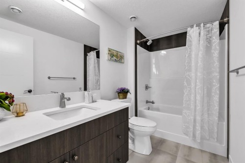 406 Rowley Way Nw, Calgary, AB - Indoor Photo Showing Bathroom