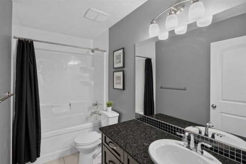 139 Nolanshire Point Nw, Calgary, AB - Indoor Photo Showing Bathroom