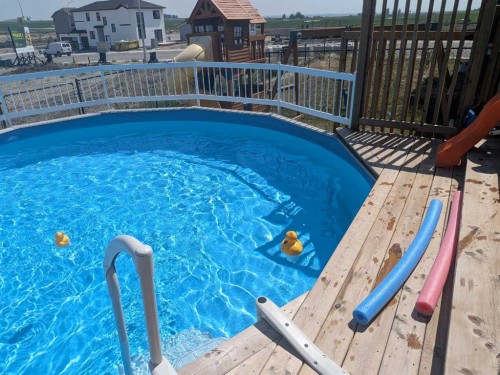 818 Edgefield Street, Strathmore, AB - Outdoor With Above Ground Pool