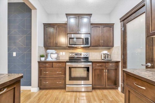 13 Cranberry Avenue Se, Calgary, AB - Indoor Photo Showing Kitchen