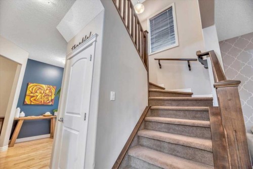13 Cranberry Avenue Se, Calgary, AB - Indoor Photo Showing Other Room