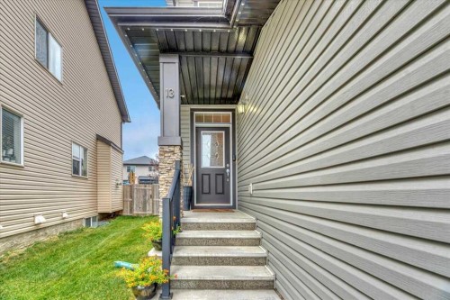 13 Cranberry Avenue Se, Calgary, AB - Outdoor