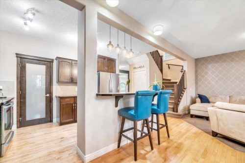 13 Cranberry Avenue Se, Calgary, AB - Indoor Photo Showing Kitchen