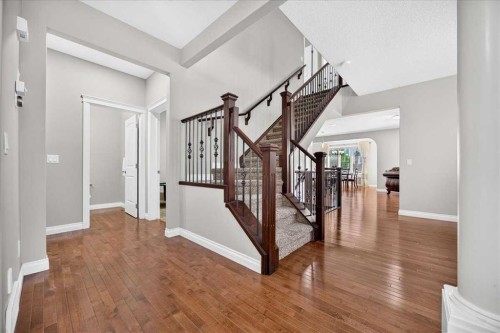 25 Sherwood Close Nw, Calgary, AB 