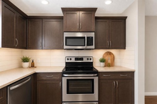 16 Fireside Way, Cochrane, AB - Indoor Photo Showing Kitchen