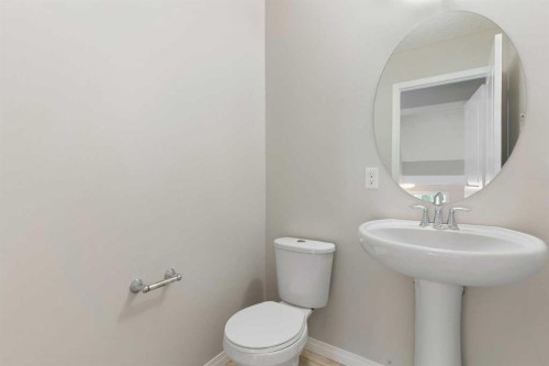 16 Fireside Way, Cochrane, AB - Indoor Photo Showing Bathroom