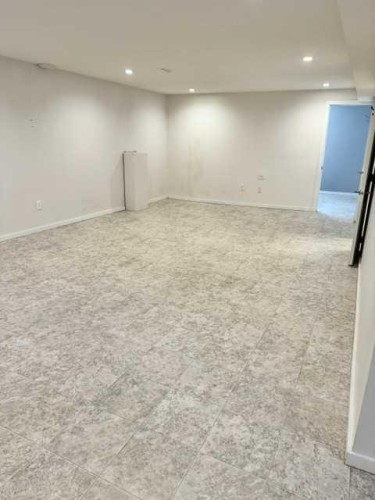 2915 13 Avenue Nw, Calgary, AB - Indoor