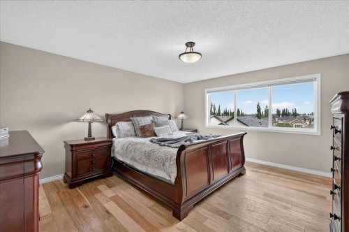 174 Cranridge Terrace Se, Calgary, AB - Indoor Photo Showing Bedroom